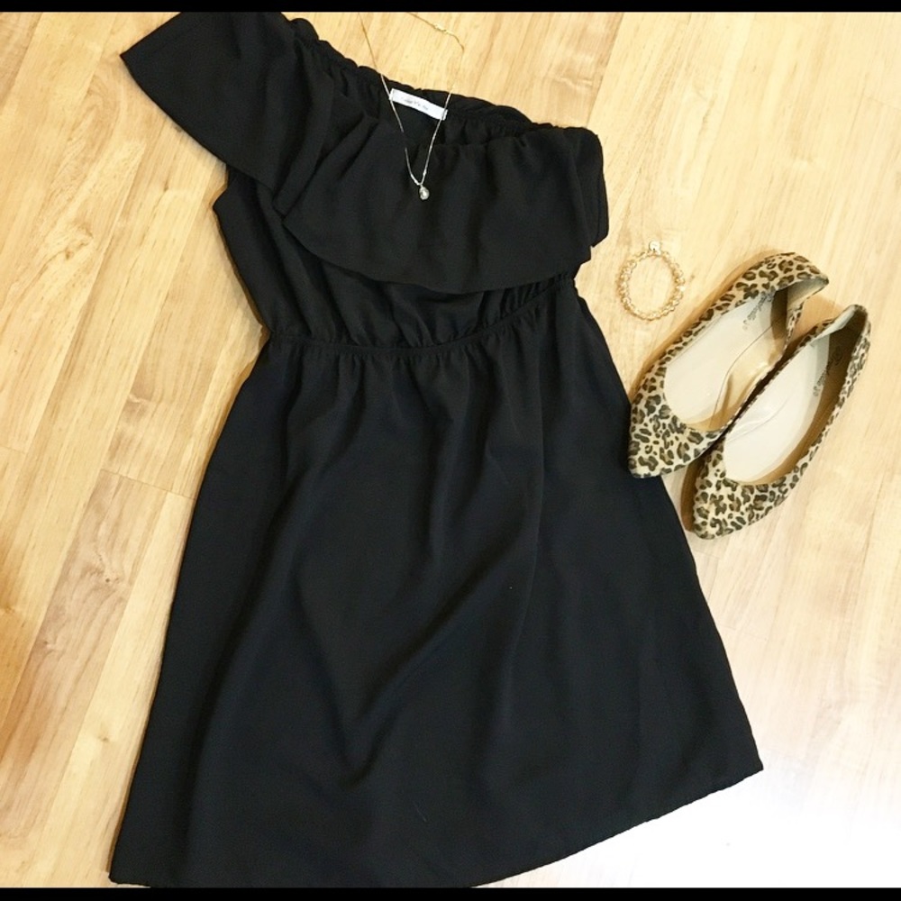 One Shoulder Short Black Dress-Medium